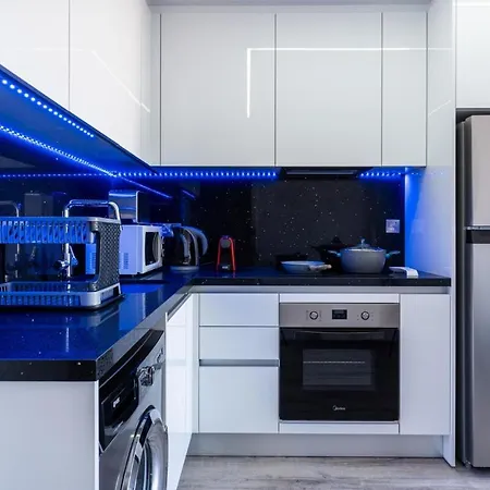 Apartament Olympus Stylish 2-br & Balcony In *