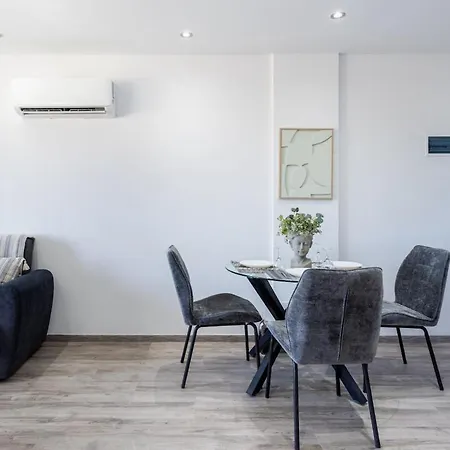 Olympus Stylish 2-br & Balcony In * Larnaca