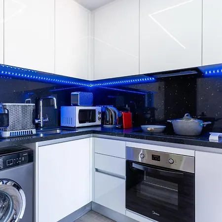 Olympus Stylish 2-br & Balcony In Apartament *