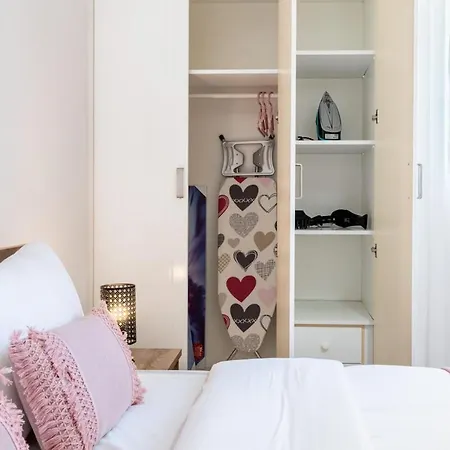 Olympus Stylish 2-br & Balcony In * Larnaca