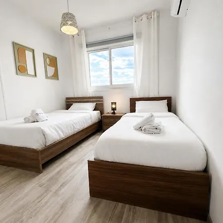 Olympus Stylish 2-br & Balcony In *