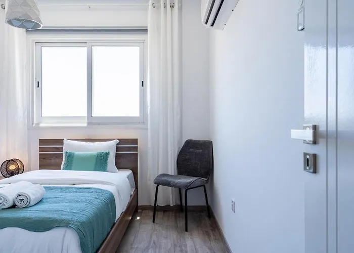 Olympus Stylish 2-br & Balcony In *