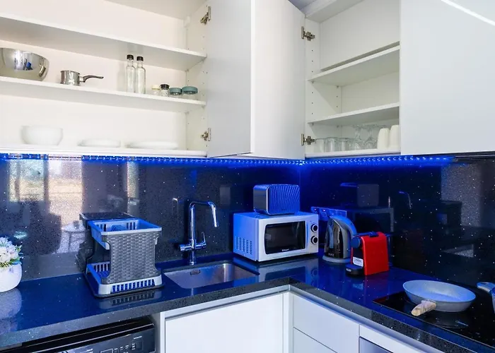 Olympus Stylish 2-br & Balcony In Apartament