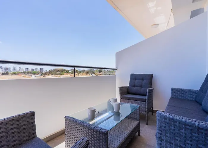 Apartament Olympus Stylish 2-br & Balcony In