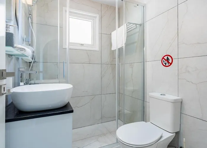 Apartament Olympus Stylish 2-br & Balcony In Larnaca