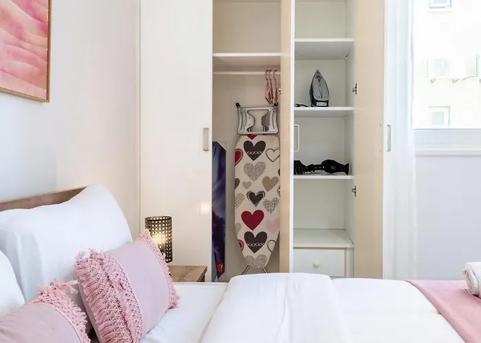 Olympus Stylish 2-br & Balcony In * Larnaca