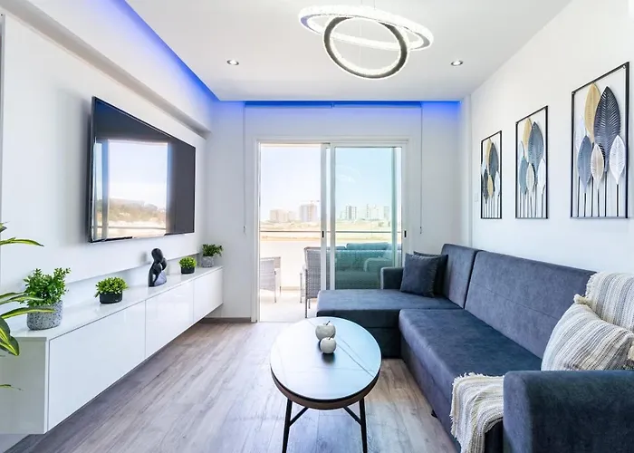 Olympus Stylish 2-br & Balcony In Apartament *