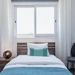 Olympus Stylish 2-br & Balcony In *