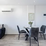 Olympus Stylish 2-br & Balcony In * Larnaca