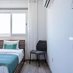 Olympus Stylish 2-br & Balcony In *