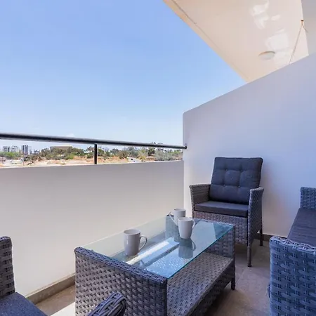 Lejlighed Olympus Stylish 2-br & Balcony In