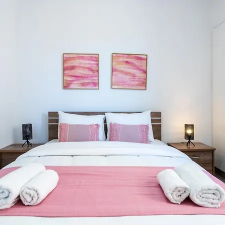 Olympus Stylish 2-br & Balcony In Appartement Larnaca